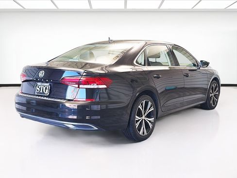 Used 2022 Volkswagen Passat 2.0T SE image 4