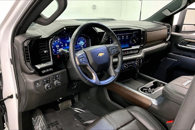 Used 2024 Chevrolet Silverado 2500 High Country w/ Technology Package AWD/4WD image 14