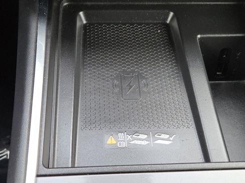 Used 2025 GMC Acadia Elevation image 9