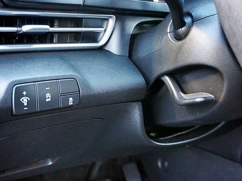Certified 2025 Hyundai Elantra SE FWD image 33