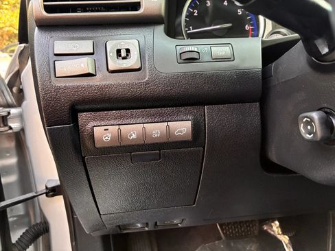 Used 2011 Lexus LX 570 4WD w/ Luxury Pkg image 20
