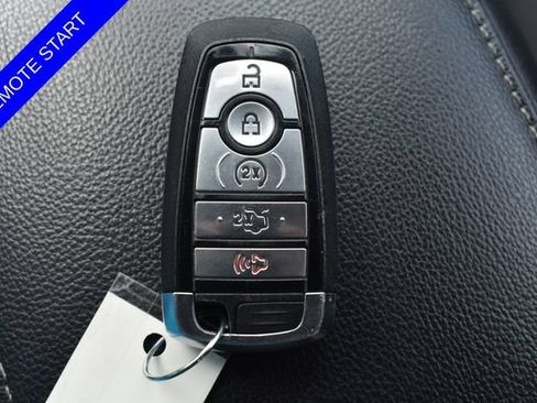 Used 2019 Ford Fusion Energi Titanium FWD image 9