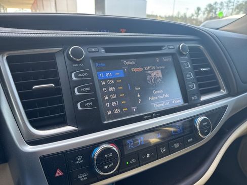 Used 2014 Toyota Highlander XLE image 4