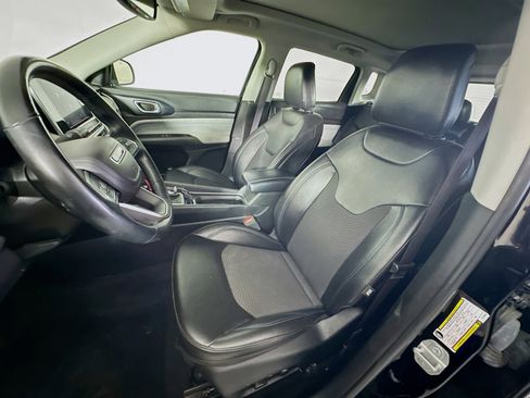 Used 2022 Jeep Compass Latitude w/ Sun and Sound Group image 13