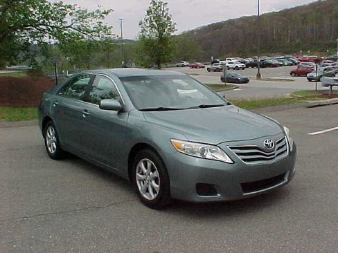 Used 2011 Toyota Camry LE w/ LE Extra-Value Pkg FWD image 28