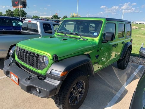 Used 2025 Jeep Wrangler Unlimited Sport AWD/4WD image 4
