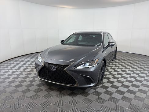 Used 2022 Lexus ES 300h F Sport image 2
