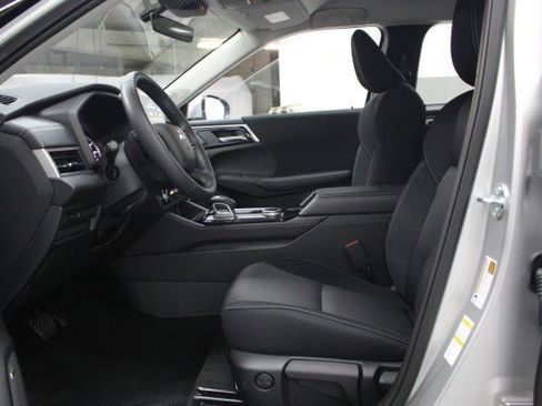 New 2026 Mitsubishi Outlander ES image 6