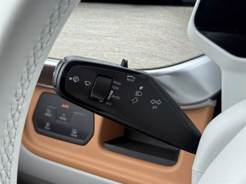 New 2025 Volkswagen ID. Buzz 1st Edition image 11