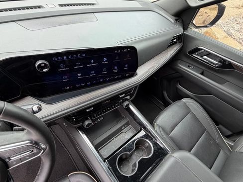 Used 2025 Chevrolet Tahoe Premier RWD image 19