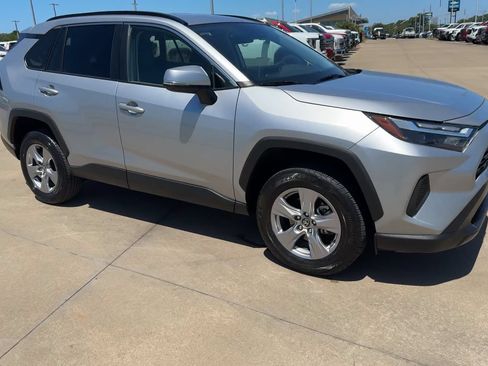 Used 2025 Toyota RAV4 XLE FWD image 3