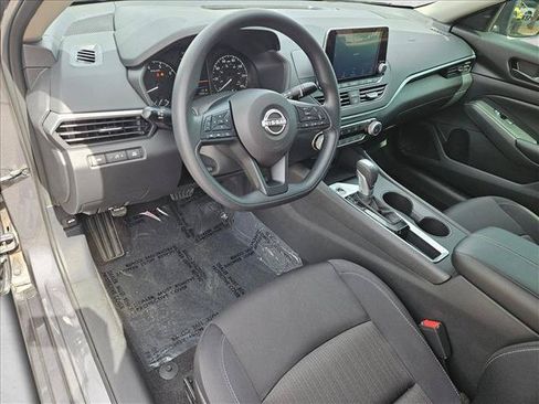 Certified 2025 Nissan Altima 2.5 S FWD image 10