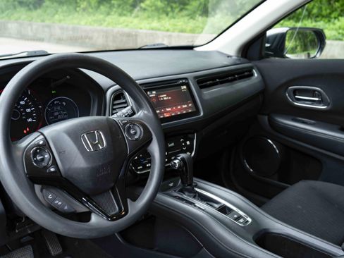 Used 2018 Honda HR-V EX image 16