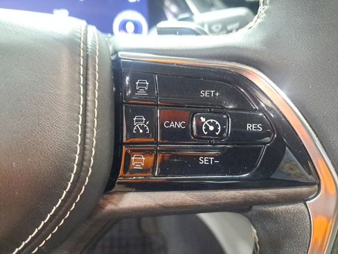 Used 2023 Jeep Grand Cherokee Overland w/ Rear Seat Video Group I AWD/4WD image 31
