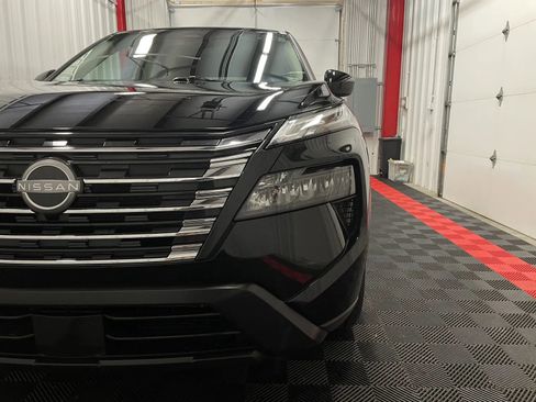 Used 2025 Nissan Rogue SV FWD image 8