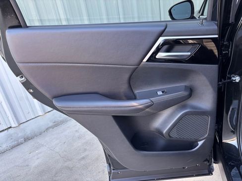 Used 2024 Mitsubishi Outlander SE image 30