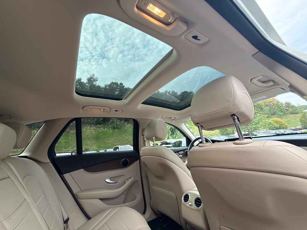 Used 2021 Mercedes-Benz GLC 300 4MATIC image 23