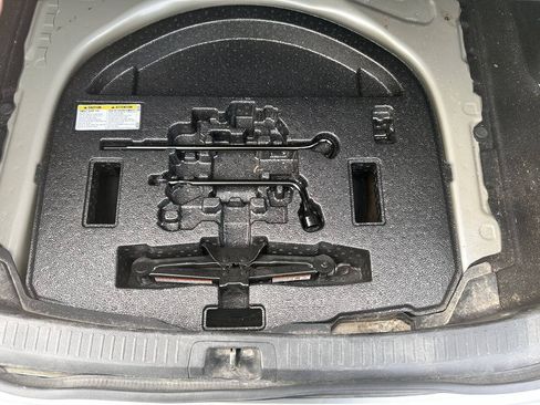Used 2021 Toyota Corolla LE FWD image 40