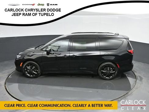 New 2026 Chrysler Pacifica Limited w/ Uconnect Theater Family Group image 43