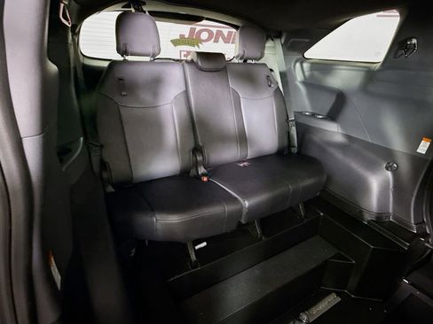 Used 2024 Toyota Sienna XSE w/ XSE Plus Package AWD/4WD image 32