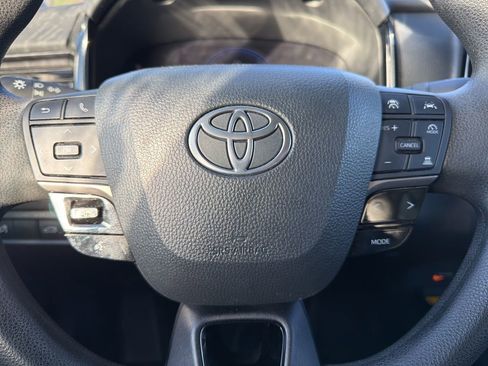 Used 2025 Toyota Camry LE image 10