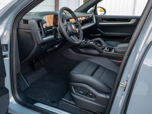 New 2026 Porsche Cayenne E-Hybrid AWD/4WD image 4