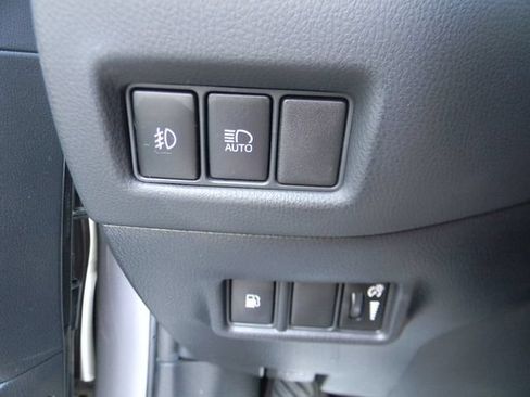 Used 2019 Toyota C-HR Limited FWD image 14