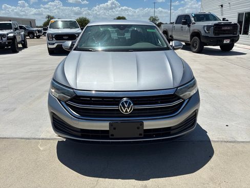Used 2024 Volkswagen Jetta SE FWD image 8