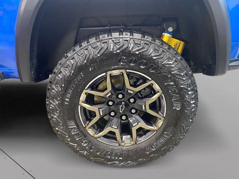 Used 2024 Chevrolet Colorado ZR2 w/ Safety Package AWD/4WD image 8