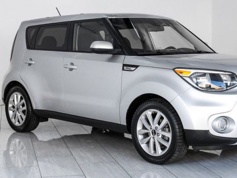 Used 2017 Kia Soul + image 40