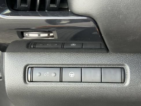 Used 2022 Nissan Pathfinder SV AWD/4WD image 24