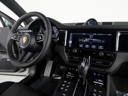 New 2026 Porsche Macan image 29