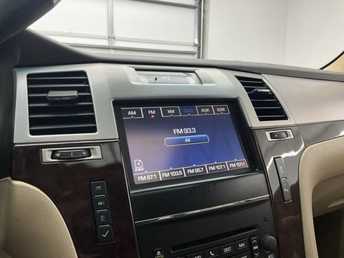 Used 2014 Cadillac Escalade ESV Premium image 12