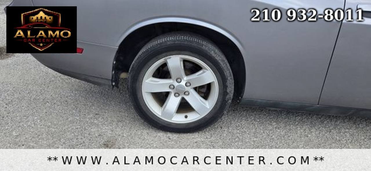 Used 2014 Dodge Challenger SXT RWD image 11