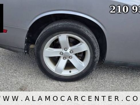 Used 2014 Dodge Challenger SXT RWD image 11