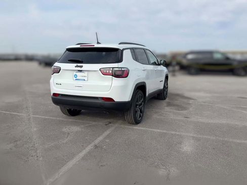 New 2026 Jeep Compass Latitude image 11
