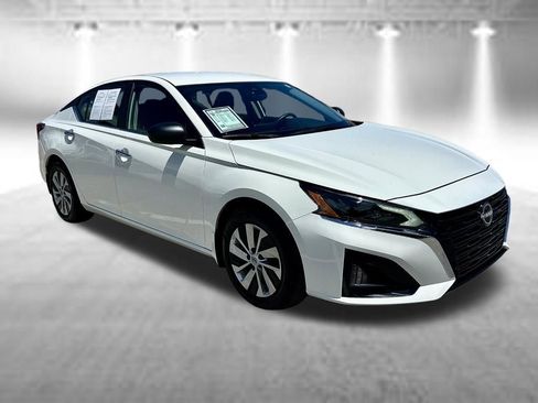 Certified 2025 Nissan Altima 2.5 S FWD image 3