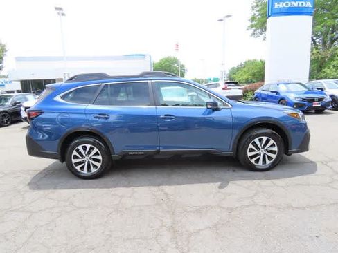 Used 2020 Subaru Outback Premium AWD/4WD image 3