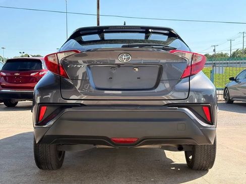 Used 2018 Toyota C-HR XLE FWD image 4