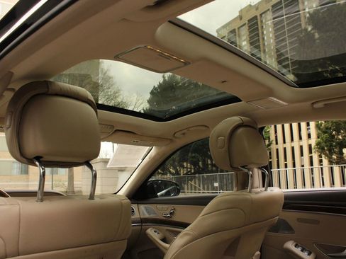 Used 2015 Mercedes-Benz S 550 Sedan image 20