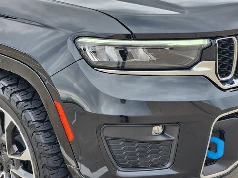 Used 2022 Jeep Grand Cherokee Overland w/ Advanced Protech Group III AWD/4WD image 9