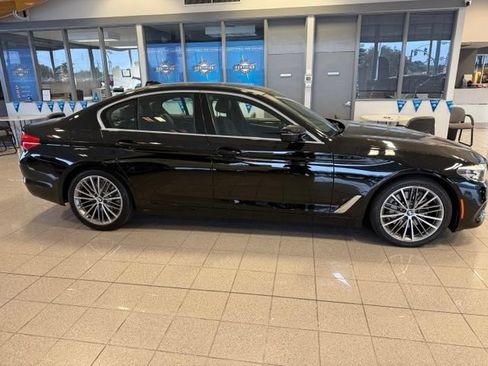 Used 2019 BMW 530i w/ Convenience Package RWD image 2