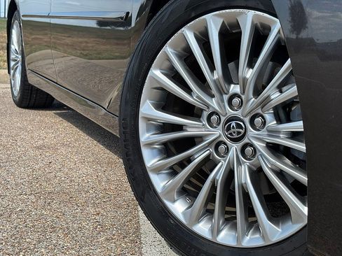 Used 2020 Toyota Avalon Limited w/ Advanced Safety Package FWD image 2