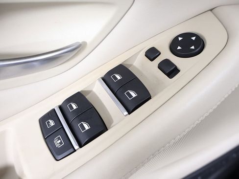Used 2014 BMW 550i xDrive Sedan AWD/4WD image 42