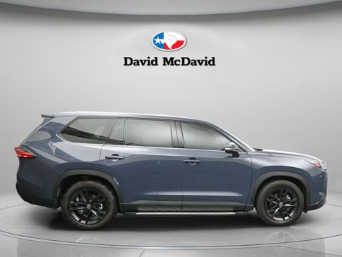 Used 2025 Toyota Grand Highlander AWD image 9