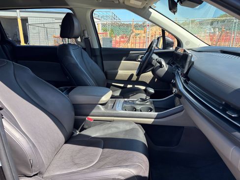 Used 2026 Kia Carnival FWD image 39
