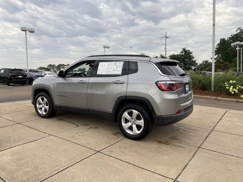 Used 2019 Jeep Compass Latitude FWD image 8