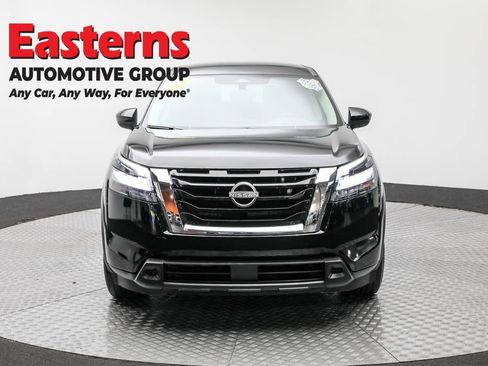 Used 2024 Nissan Pathfinder S image 2