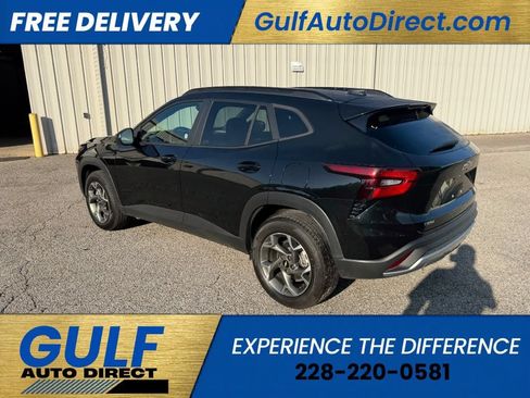 Used 2025 Chevrolet Trax LT w/ LT Convenience Package FWD image 5