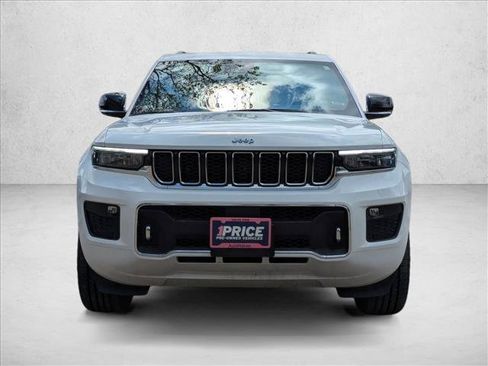 Used 2022 Jeep Grand Cherokee Overland w/ Luxury Tech Group IV AWD/4WD image 2